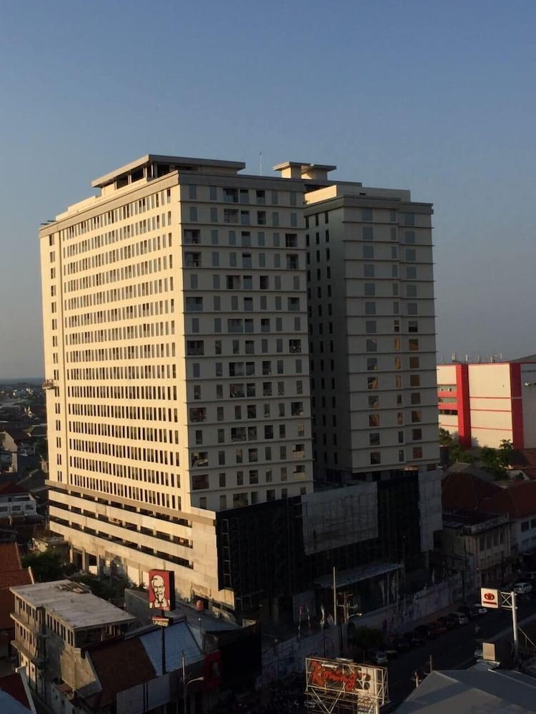 Louis Kienne Hotel Pemuda Semarang Exterior photo